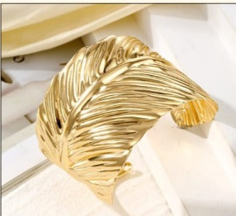 Leaf ME Bold Hand cuff 18kt Gold plated