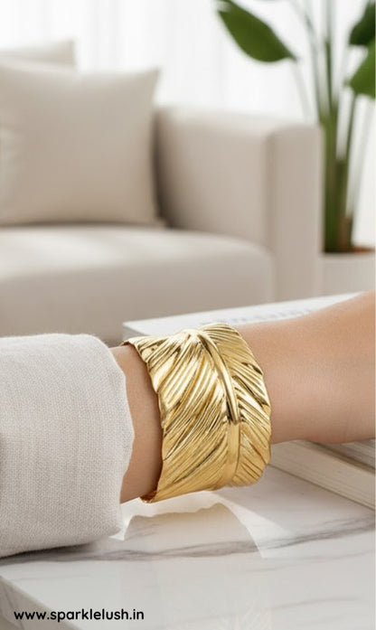 Leaf ME Bold Hand cuff 18kt Gold plated
